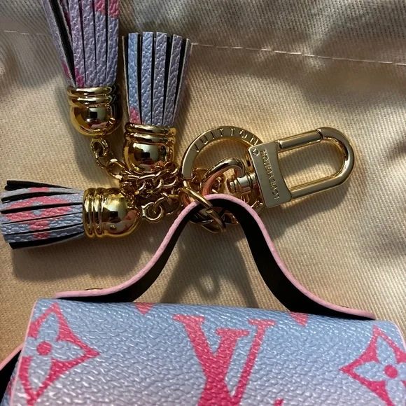 Pink Monogram Key Pouch/key chain- stamped on clasps- FULL INCLUSION- New - Picture 7 of 11